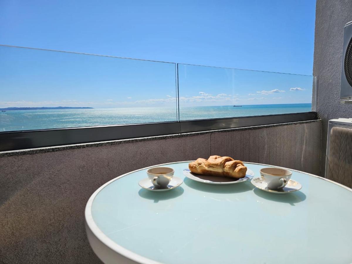 Sky & Sea View Luxury Apartments Durrës Buitenkant foto